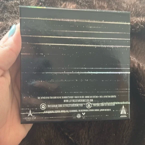 Jeffree Star Mini Controversy Eyeshadow Palette - Picture 4 of 5